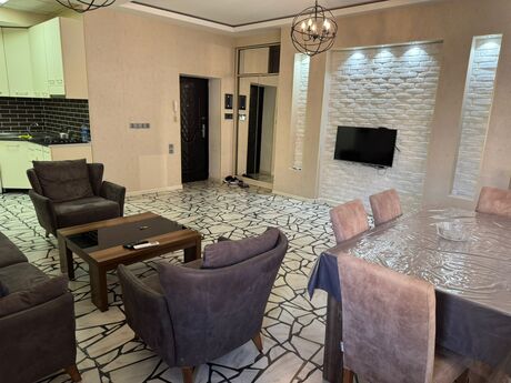 3-room apartment for rent, 105 m², Şah İsmayıl Xətai: 1 200 ₼/mo 2