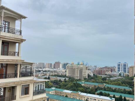 4-комн. · 180 m² · 18/19 этаж, 8 Noyabr