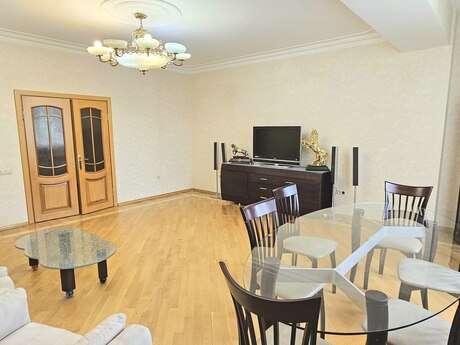 3-room apartment for rent, 92 m², İçəri Şəhər: 70 ₼/mo 3