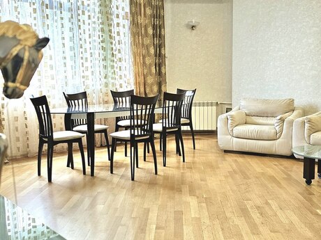 3-room apartment for rent, 92 m², İçəri Şəhər: 70 ₼/mo 4