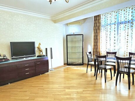 3-room apartment for rent, 92 m², İçəri Şəhər: 70 ₼/mo 5
