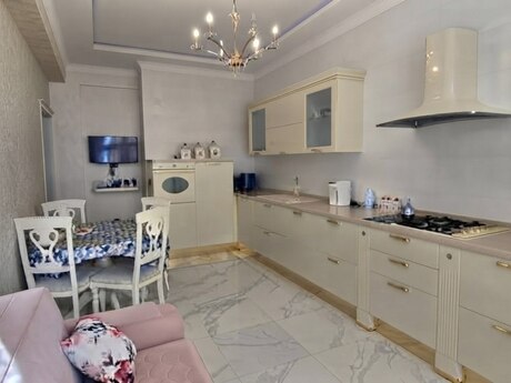 Kirayə 3 otaqlı mənzil, 137 m², Nizami: 2 300 ₼/ay 4