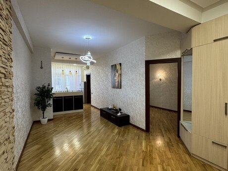2-комнатная квартира, 64 м², Azadlıq Prospekti: 222 000 ₼ 2
