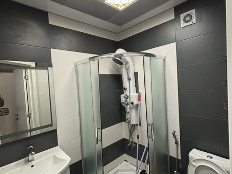 Şah İsmayıl Xətaidə 2 otaqlı yeni tikili mənzil kirayə verilir, 75 m², 900 AZN/ay, şəkil 5 / 9