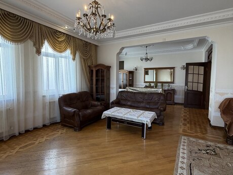 4-room apartment for rent, 160 m², 8-ci mikrorayon: 1 000 ₼/mo 4