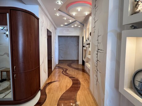 4 otaq · 200 m² · 12/16 mərtəbə, Gənclik