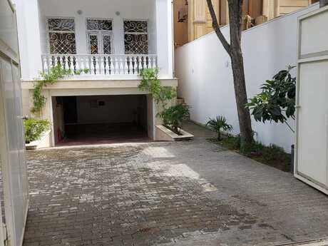 8 Noyabrda 9 otaqlı həyət evi kirayə verilir, 700 m², 10 000 AZN/ay, şəkil 5 / 12