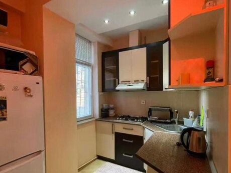 3-room apartment for rent, 80 m², Səbail: 800 ₼/mo 5