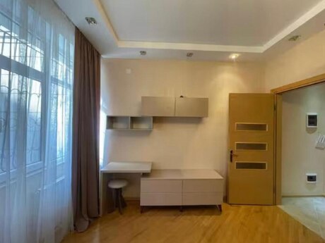 3-room apartment for rent, 80 m², Səbail: 800 ₼/mo 4