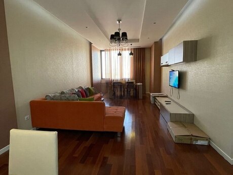İçəri Şəhərdə 3 otaqlı yeni tikili mənzil kirayə verilir, 110 m², 1 800 AZN/ay, şəkil 2 / 12