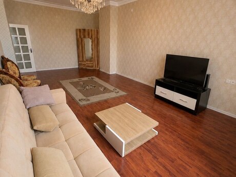 2-комнатная квартира, 80 м², Nərimanov: 251 000 ₼ 2