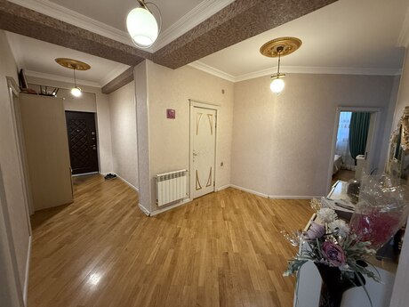 4-комнатная квартира, 133 м², İnşaatçılar: 285 000 ₼ 4