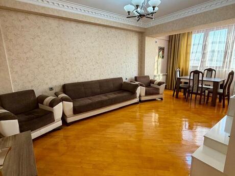 Аренда: 2-комнатная квартира, 72 м², Azadlıq Prospekti: 850 ₼/мес 3