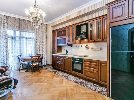 3-room apartment for rent, 150 m², Sahil: 250 ₼/mo 5
