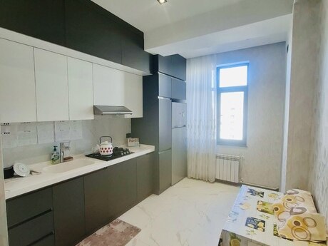 2-room apartment for rent, 85 m², Qara Qarayev: 800 ₼/mo 3