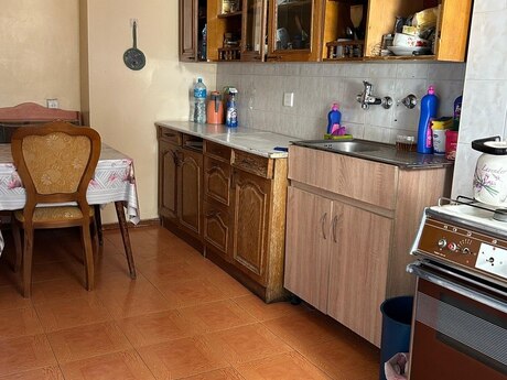4 otaq · 100 m² · 4/9 mərtəbə, 8 Noyabr