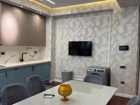 Kirayə 5 otaqlı mənzil, 211 m², Ağ şəhər: 3 500 ₼/ay 4
