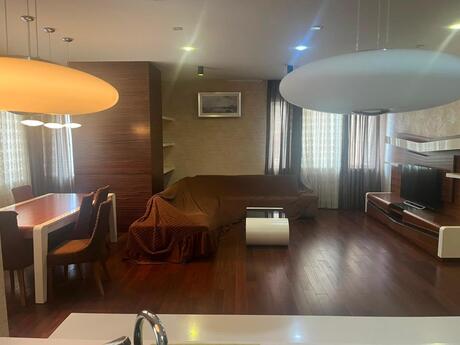 Elan №6509993 - Bakı, Şah İsmayıl Xətai m., 2 otaqlı, 130 m², 7/18 mərtəbə