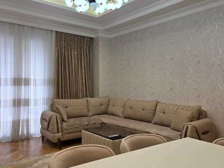 Аренда: 2-комнатная квартира, 92,3 м², Ağ şəhər: 1 700 ₼/мес 2