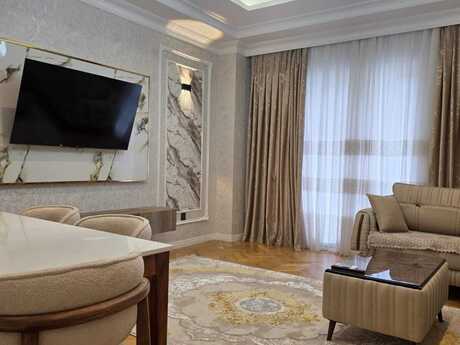 Аренда: 2-комнатная квартира, 92,3 м², Ağ şəhər: 1 700 ₼/мес 4