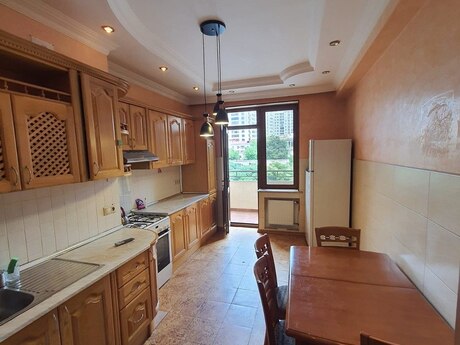 3-room apartment for rent, 100 m², Nəriman Nərimanov: 220 ₼/mo 3