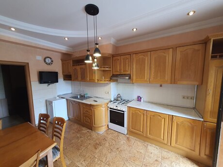 3-room apartment for rent, 100 m², Nəriman Nərimanov: 220 ₼/mo 4