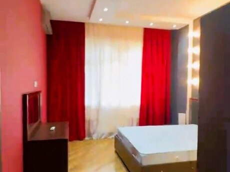 3-room apartment for rent, 110 m², 28 May: 1 300 ₼/mo 5