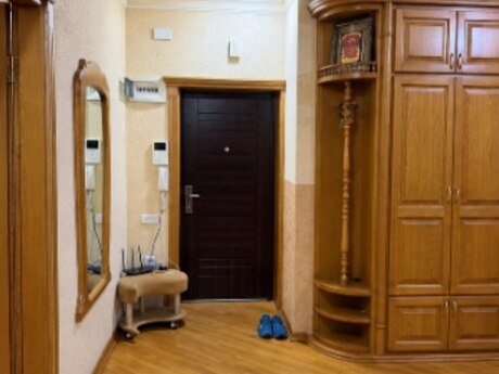 Kirayə 3 otaqlı mənzil, 165 m², Nəriman Nərimanov: 999 ₼/ay 2