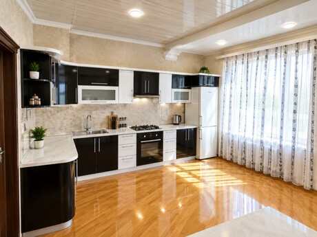 3-room apartment for rent, 145 m², Nəriman Nərimanov: 1 000 ₼/mo 3