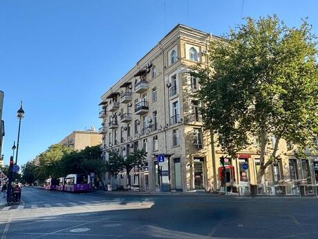 Elan №6511848 - Bakı, 28 May m., 2 otaqlı, 70 m², 4/5 mərtəbə
