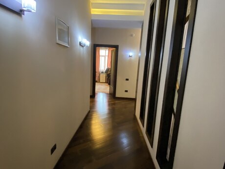 4-комнатная квартира, 184 м², Elmlər Akademiyası: 550 000 ₼ 4