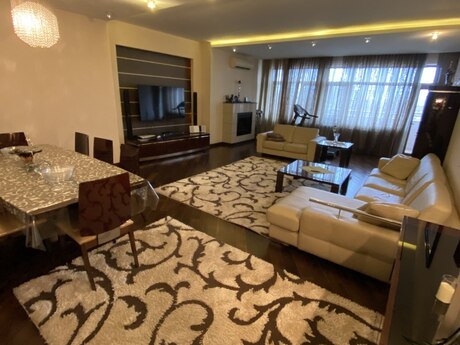 4-комнатная квартира, 184 м², Elmlər Akademiyası: 550 000 ₼ 2