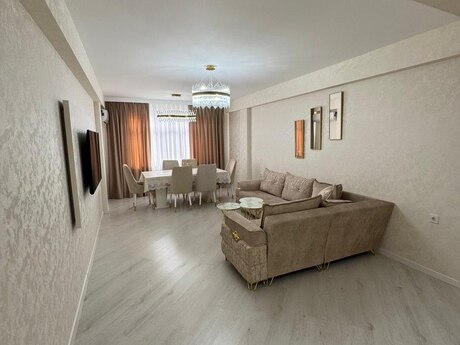 3 otaq · 123 m² · 17/20 mərtəbə, İnşaatçılar