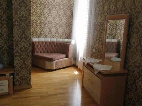 3-room apartment for rent, 120 m², 28 May: 1 100 ₼/mo 5