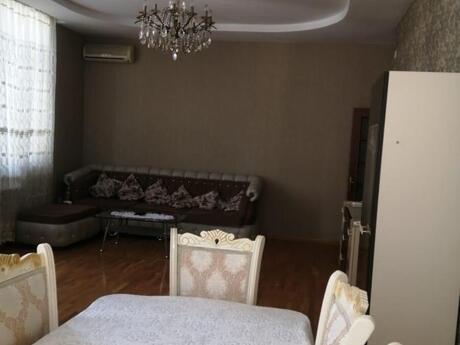 3-room apartment for rent, 120 m², 28 May: 1 100 ₼/mo 3