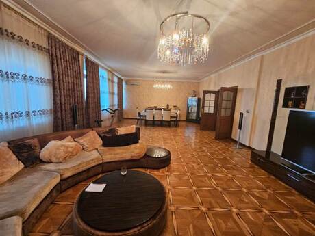 5-room apartment, 272 m², İnşaatçılar: 800 000 ₼ 2