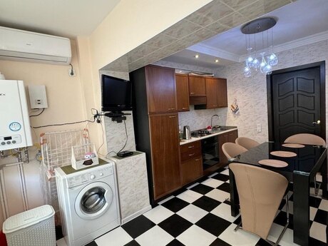 2-room apartment for rent, 65 m², 28 May: 1 300 ₼/mo 5