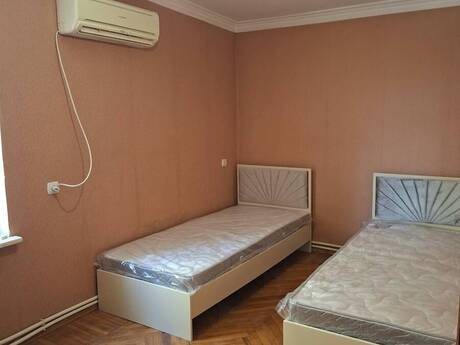 8 Noyabrda 2 otaqlı köhnə tikili mənzil satılır, 55 m², 170 000 AZN, şəkil 3 / 9
