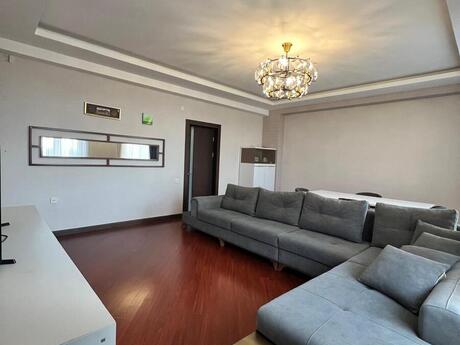 3-room new-build apartment for rent in Gənclik, 130 m², 1 500 AZN/mo, photo 2 / 12