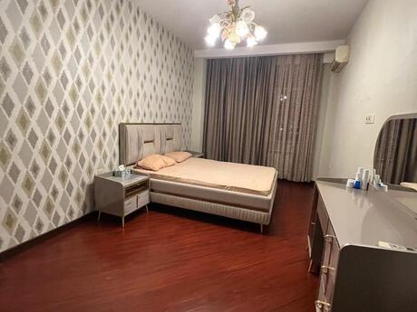3-room new-build apartment for rent in Gənclik, 130 m², 1 500 AZN/mo, photo 4 / 12