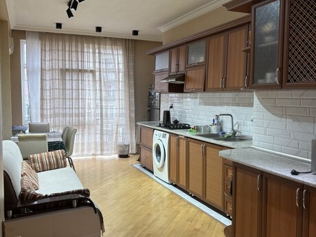 3-room apartment for rent, 130 m², Nəriman Nərimanov: 350 ₼/mo 4