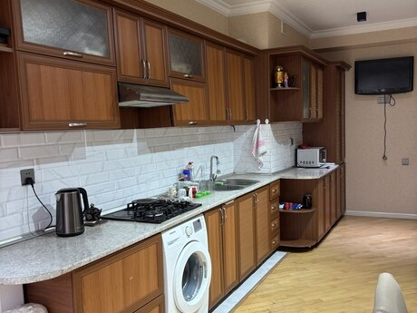 3-room apartment for rent, 130 m², Nəriman Nərimanov: 350 ₼/mo 3