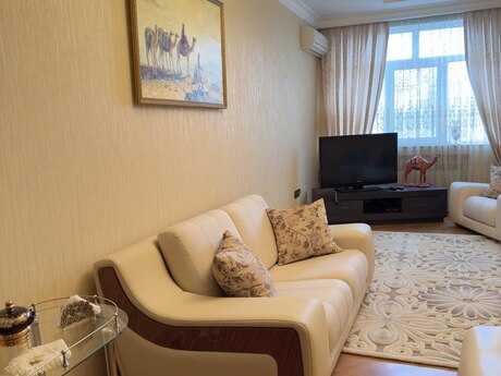 3 otaqlı mənzil, 135 m², İnşaatçılar: 295 000 ₼ 2