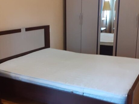 4-room apartment for rent, 180 m², 28 May: 1 300 ₼/mo 5