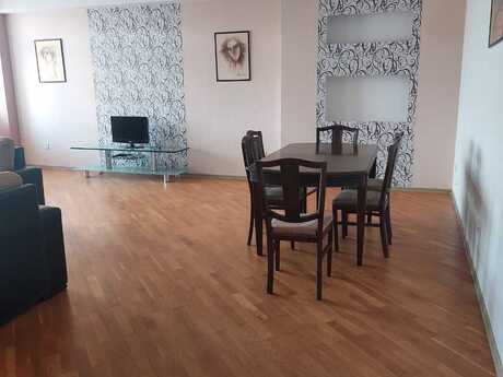 3-room apartment for rent, 122 m², Həzi Aslanov: 700 ₼/mo 4