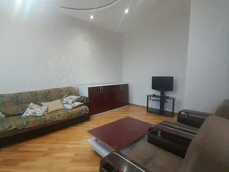 2-room apartment for rent, 79 m², 8 Noyabr: 750 ₼/mo 3
