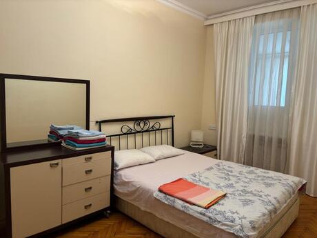 3-room apartment for rent, 120 m², Sahil: 2 500 ₼/mo 2