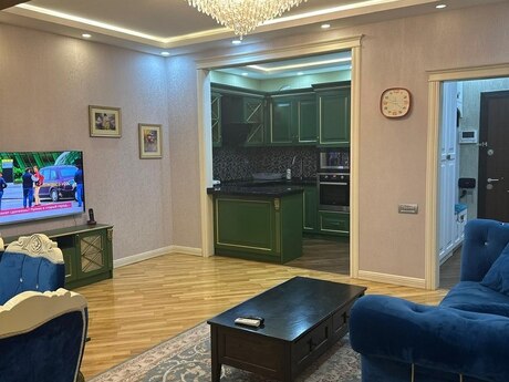 Аренда: 2-комнатная квартира, 95 м², Elmlər Akademiyası: 1 100 ₼/мес 4