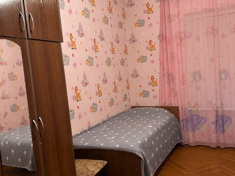Сдаётся 1-комнатная квартира в старом фонде, Neftçilər, 50 м², 200 AZN/мес, фото 2 / 4