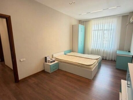 3-room apartment, 120 m², 8 Noyabr: 290 000 ₼ 4